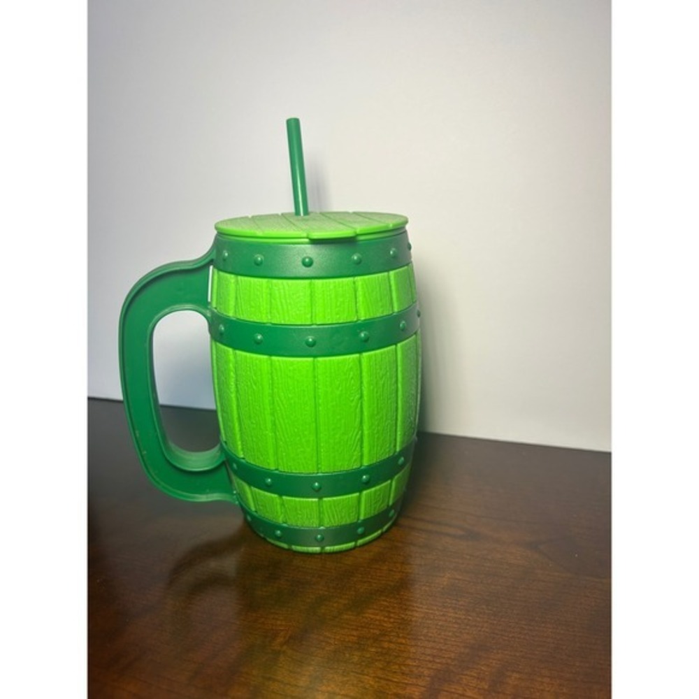 St Patricks Day Green Barrel Mug Set of 2 Plastic Shamrock Beer Stein with Straw - Picture 6 of 14